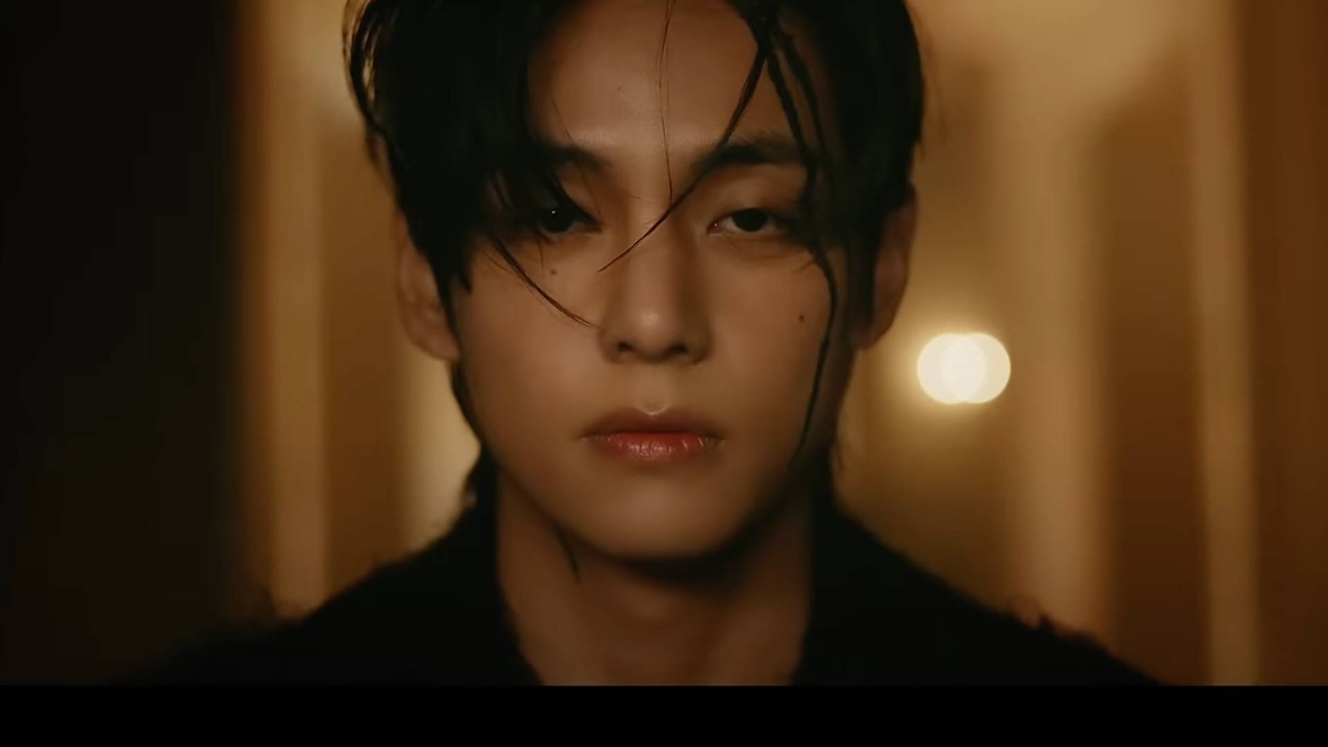 Ви (V) из BTS - Меланхолия смотреть онлайн