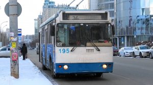 Троллейбус Екатеринбурга ЗиУ-682Г-016.02 №195 маршрут №36 на остановке "Улица Куйбышева"