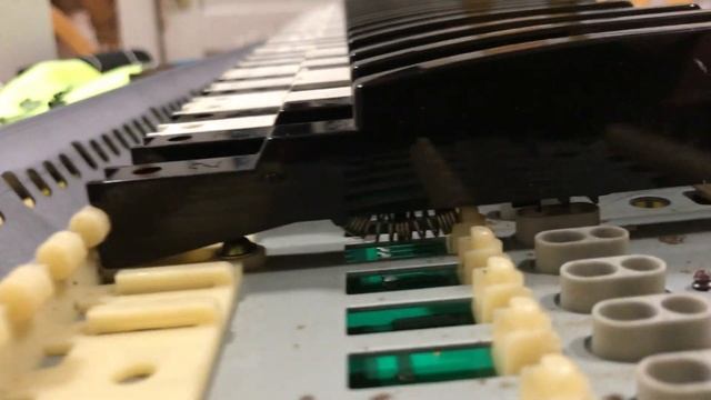 Repairing or removing synthesizer keys on an E-mu Proteus MPS смотреть онлайн