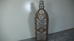 Декор бутылки древесной мукой .