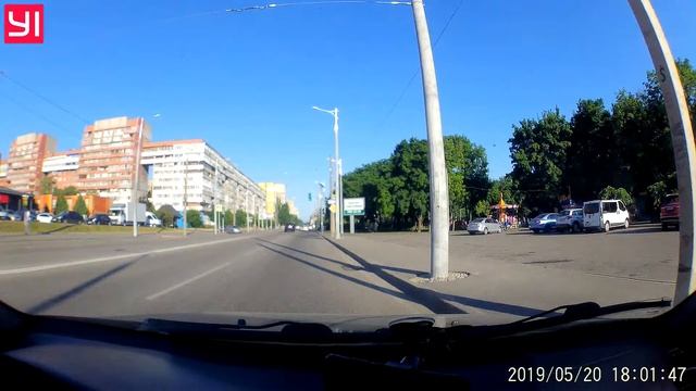 Маршрутне таксі номер 70 ДНЗ AE0456AB вирішив підібрати пасажира смотреть онлайн