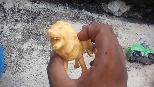 Menemukan Mainan - Bis Tayo, Mobil Truk, Singa, Tank, Truk Beko, Pesawat Terbang, Pemadam Kebakaran смотреть онлайн