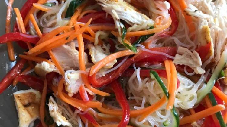 Фунчоза с курицей и овощами-корейская закуска в домашних условиях! смотреть онлайн