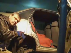 Ремонт автомобиля Daewoo Nexia (закат дверного проёма).  mp4