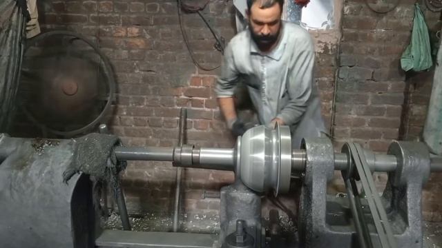 Производство маленьких кастрюль в Индии смотреть онлайн