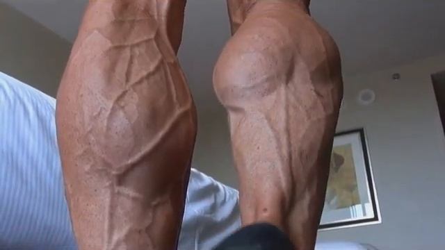 Muscular-Muscle MILF Flexing