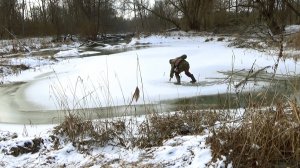 Рыбалка на новом интересном заливчике на мормышку на малой реке и что тут клюёт зимой