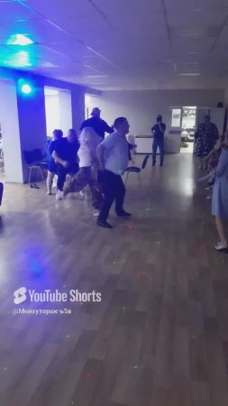 ГОСТИ ОТЖИГАЮТ С ВИНИЛОВЫМИ ПЛАСТИНКАМИ!!Shorts