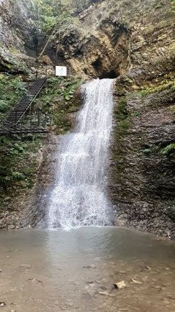 Нихалоевский водопад в Чечне, замедленная съемка