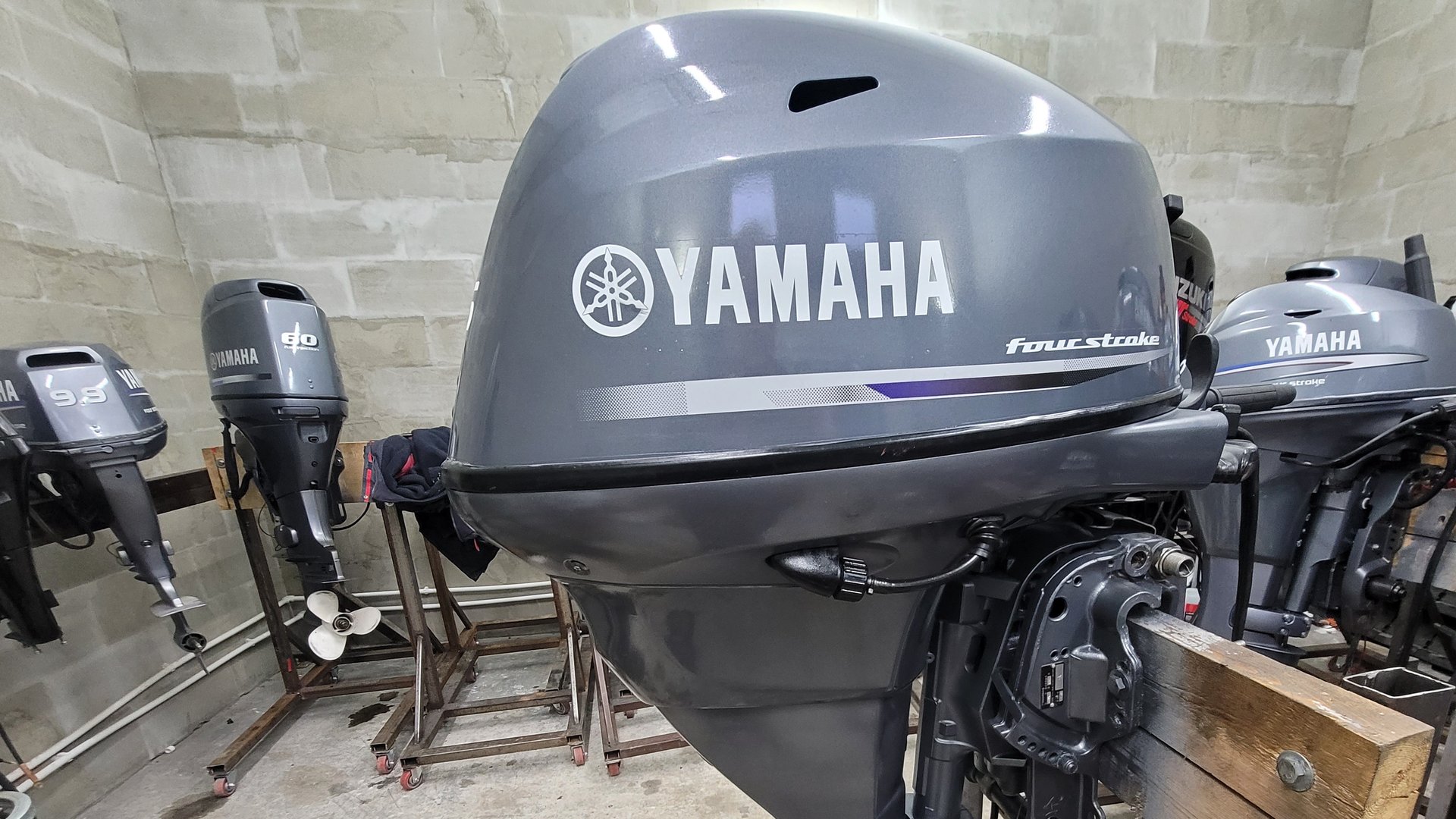 YAMAHA F25 смотреть онлайн