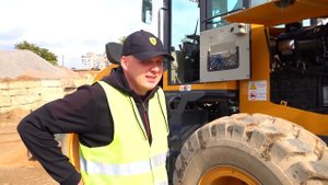 Огромный погрузчик сломался - Дима на тракторе помогает починить