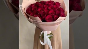 Красные розы 25 штук в упаковке