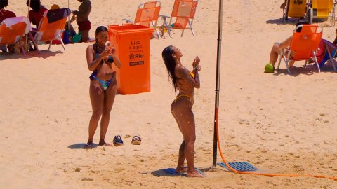 4K UHD Девушки На Пляже в Бикини. Голы на пляже. Почему пляжи Рио-де-Жанейро такие классные?