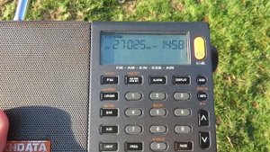 Tecsun PL-330 vs XHDATA D-808: Superbowl channel 27025 kHz
