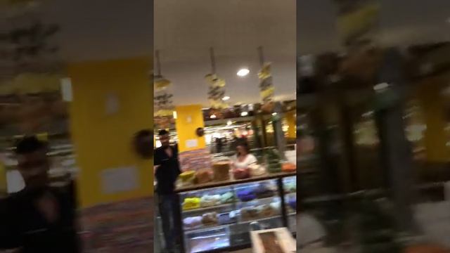 Mister Free Action and the Umarovs family. Прогулка 🚶♀️по Супер 👏 Супермаркету🏢 MARKAMIX смотреть онлайн