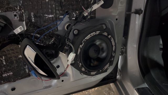 Замена штатных динамиков в Renault Megan 4 на Dl Audio ANACONDA 165 Comp смотреть онлайн