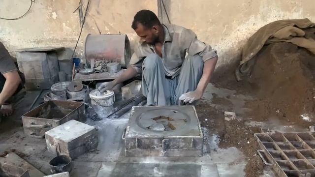 Переработка и литье в формы на индийском заводе смотреть онлайн