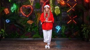 НОВОГОДНИЙ ТАНЕЦ ЗА 5 МИНУТ!  🎄 Простая связка под праздничную музыку