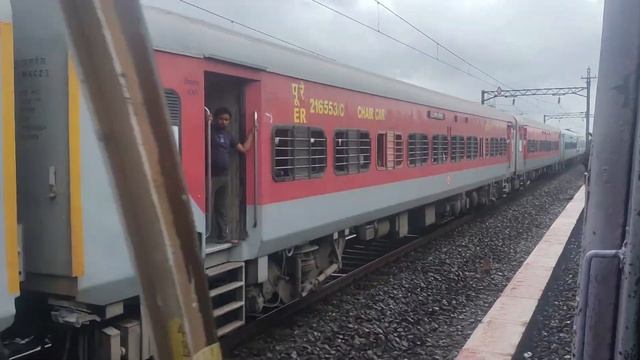 13053 HWH RADHIKAPUR KULIK EXPRESS PARALLEL RACE WITH BARDHAMAN LOCAL смотреть онлайн