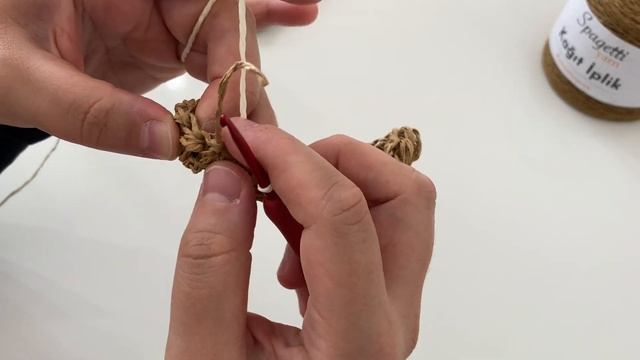 ÜNLÜ MARKAYA AİT KAĞIT İP ÖRGÜ TELEFON ÇANTASI YAPIMI смотреть онлайн