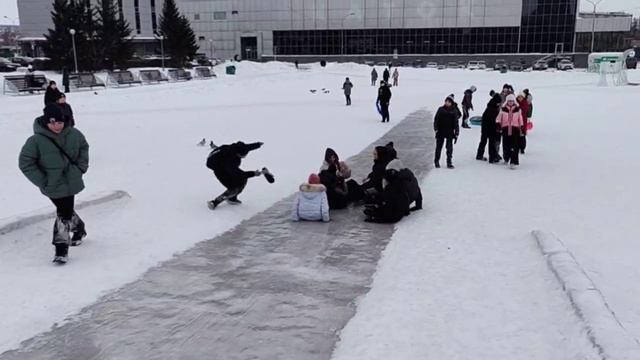 Ледяная горка в Новокузнецке !!