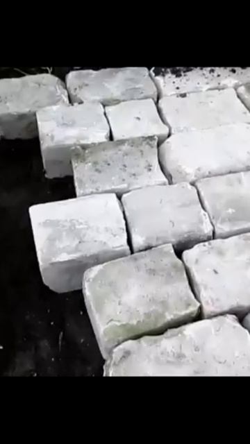 Садовая дорожка из битых кирпичей