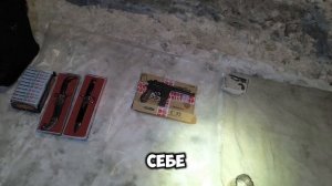 кинжалы и Маузер на барахолке.