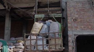 Переработка старого пластика в новые пластиковые ящики для фруктов