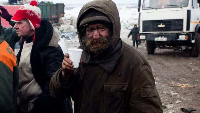 Помойка. Вонь в кромешной тьме… смотреть онлайн