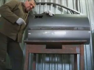 Глобальный жестяной ремонт двери автомобиля.   mp4