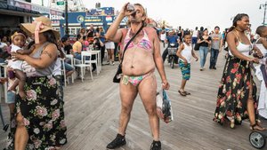 Zомбилэнд на улицах США. Помойки на улицах