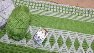 Вяжу плед, мозаичное вязание крючком