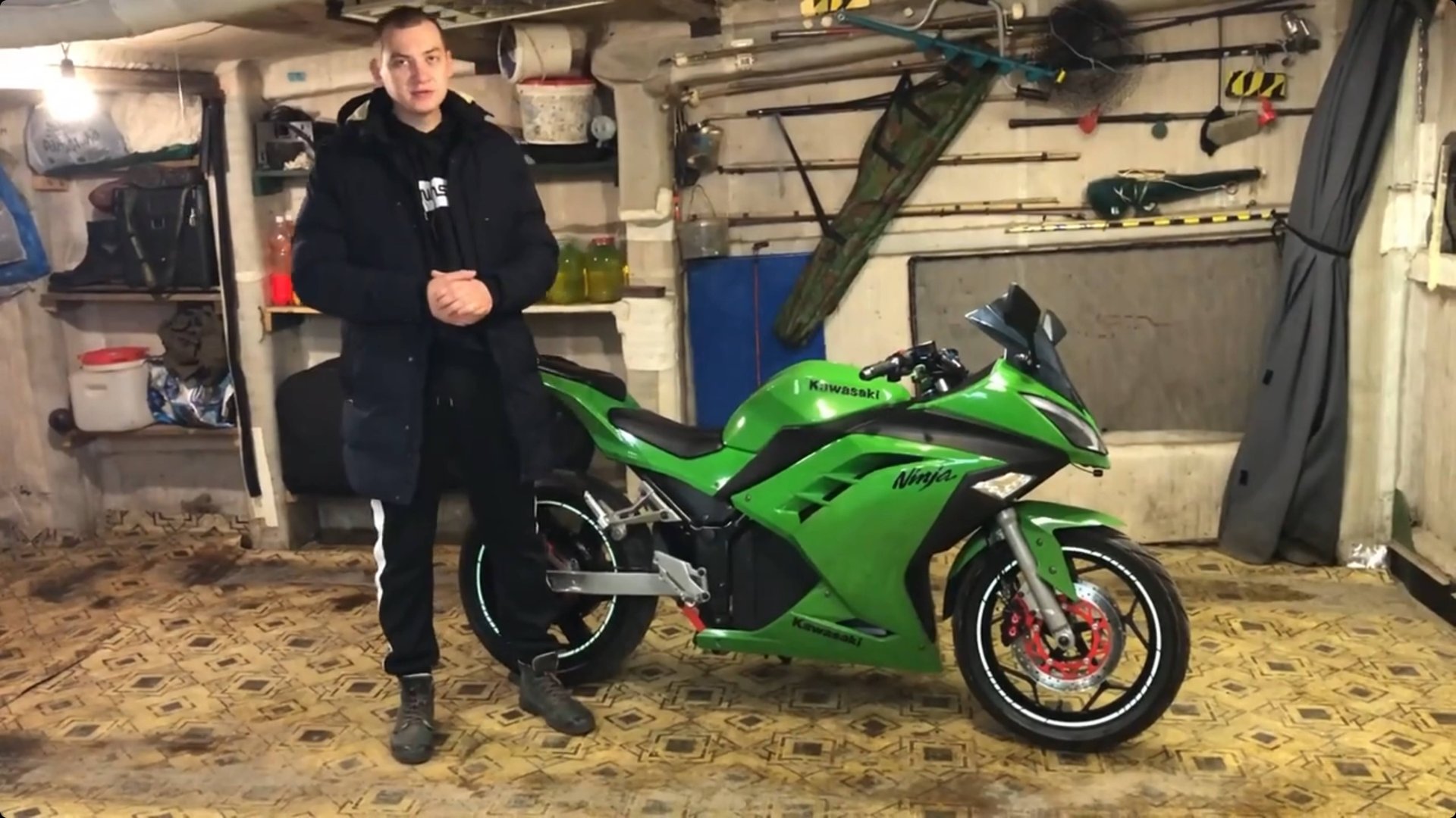Электромотоцикл Kawasaki Ninja. Размеры аккумуляторного отсека. Данные по контроллеру. смотреть онлайн