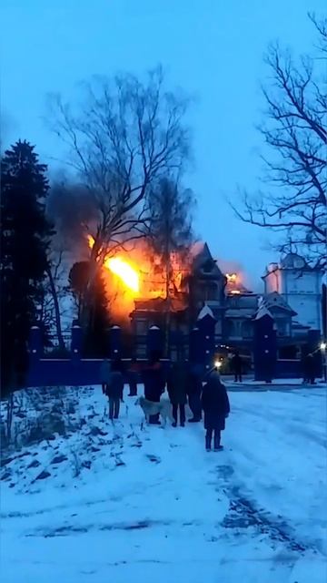 Горит детский санаторий в Колчаново. Пожар в Колчаново