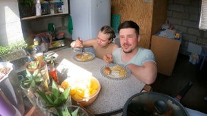 Молодая семья в деревне   Река вышла из берегов   Распаковка заказа