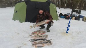 Ночуем в комфортной огромной палатке. Ловим щук. Что еще для полного счастья надо?