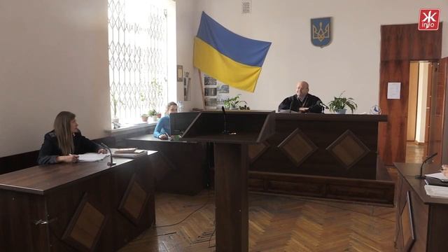 Активісти з Рівного приїхали в Житомирський суд, щоб підтримати автомайданівця Валерія Арушаняна смотреть онлайн