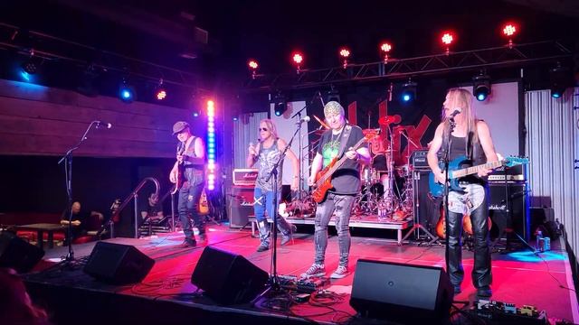 Helix - Heavy Metal Love смотреть онлайн