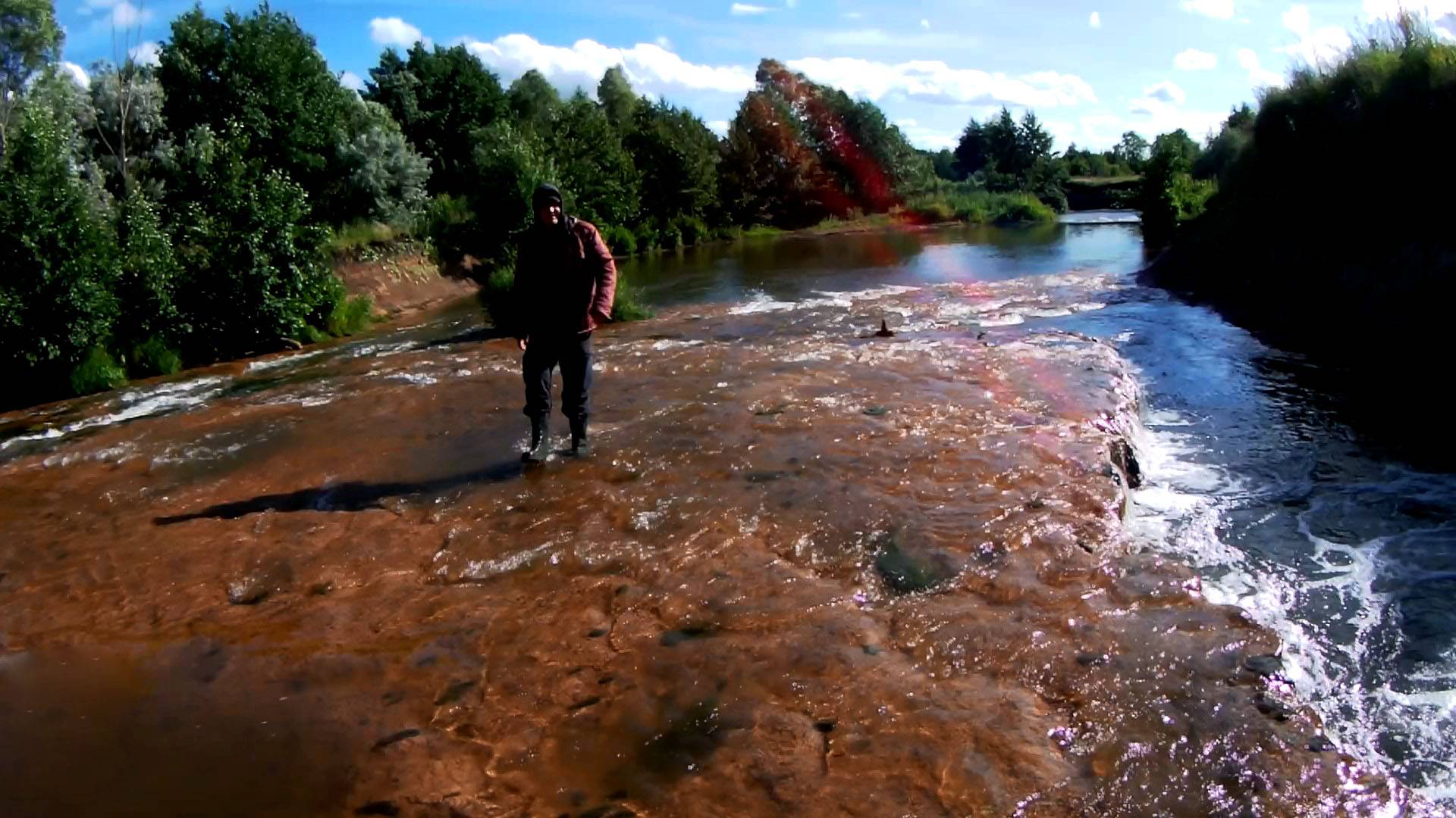 Ловля Голавля в лужах на реке Клюнул Лещ на большой крючок Летняя рыбалка смотреть онлайн