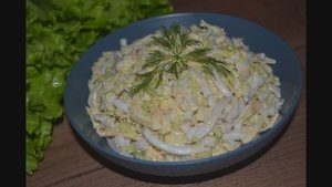 Салат с кальмарами легкий, нежный и безумно вкусный. В миг улетит со стола!