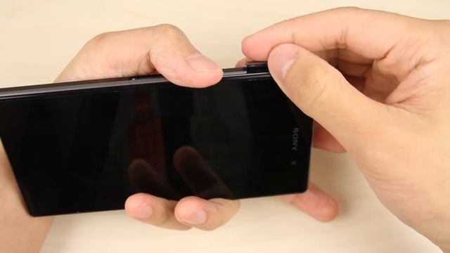 How to insert and remove the Micro SD card on Sony Xperia Z1 смотреть онлайн