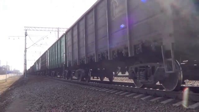 ЧМЭ3-5184 с грузовым поездом смотреть онлайн