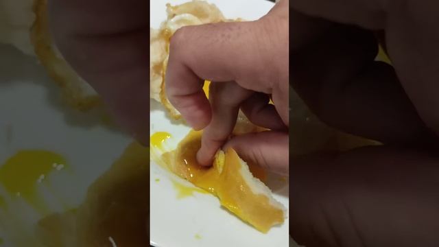 Melhor ovo frito do mundo - aprenda fritar com gema mole. смотреть онлайн