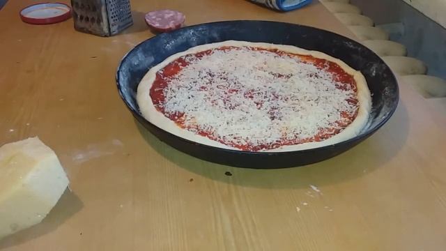 Мясная пицца за десять минут из покупного теста 500гр за 1оо рублей готовим дома!