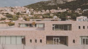 Школа имени Эдмона Симеони в Лумио