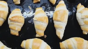 Круассаны из готового слоёного теста с шоколадом