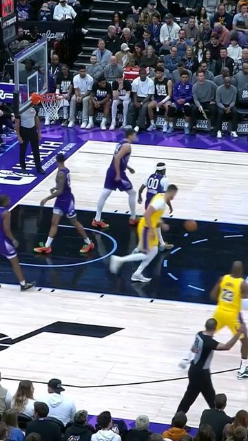 Luka behind the back to Reaves for 3!