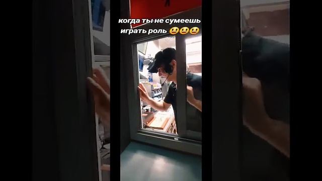 КФС ЕСТЬ КПС  девушка угорает над ним 😅😂😂😂