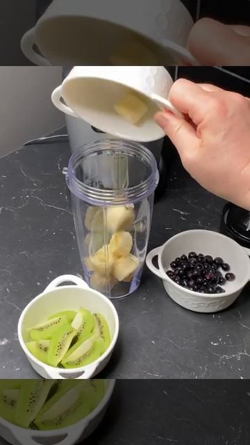 Готовим волшебный крем суп и смузи 🍌 🥝 🥬 смотреть онлайн