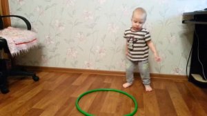 Тимофей  танцует.